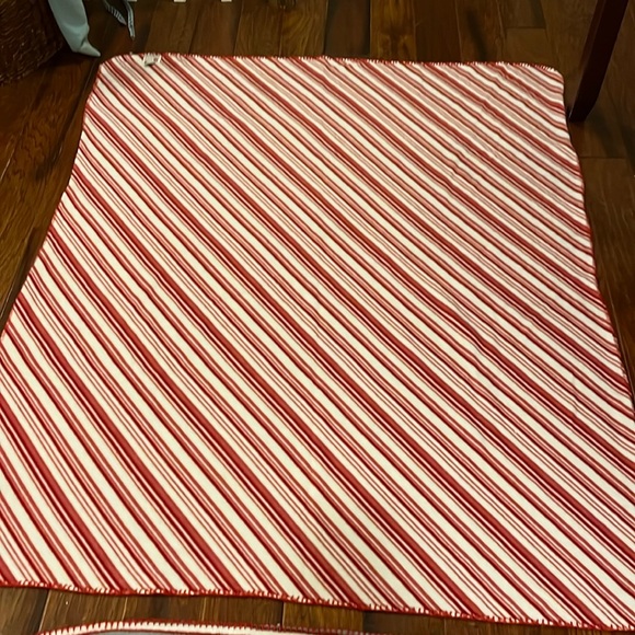 2 Like NEW Roundy Apparel 60”x48” Soft Fleece Holiday Blankets. - Picture 3 of 16